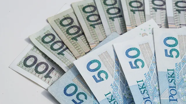 money, banknotes, one hundred zlotys, fifty zlotys, wealth, earnings, savings, golden, pay, means of payment, finance, wallet, pln, polish, payment, shopping, sum, currency, bills, business, money, money, money, earnings, pln, pln, pln, pln, pln, sum, currency, currency, currency. Płaca minimalna 4806 zł i minimalna stawka godzinowa – obowiązki pracodawcy