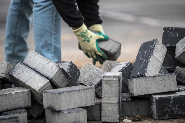 concrete blocks, construction, work, masonry, build, building material, working, job, concrete blocks, concrete blocks, concrete blocks, concrete blocks, concrete blocks. Prognozy zatrudnienia w podziale na województwa: gdzie szukać danych