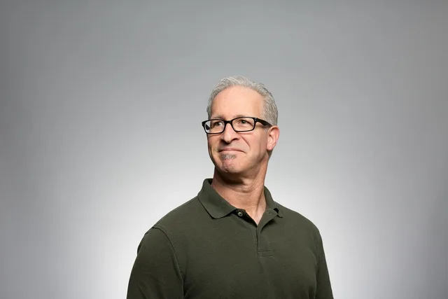 adult, casual, caucasian, glasses, happiness, happy, joy, male, man, white hair, polo shirt, eyeglasses, portrait, man, man, man, man, man. Przekwalifikowanie po 45. roku życia: dostępne formy wsparcia