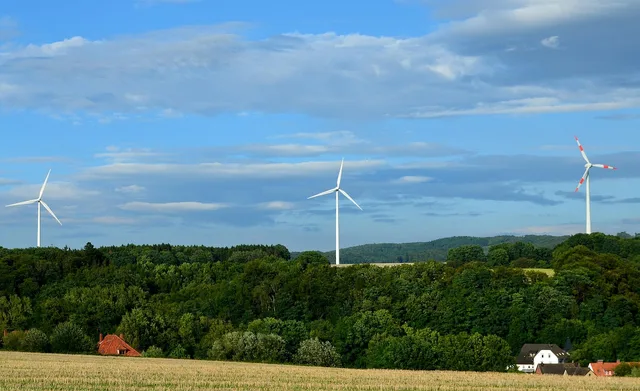pinwheels, landscape, verspargelung, wind energy, wind power, windmill, power generation, environmental engineering, clouds, heaven, nature, energy transition, alternative, electricity, energy, environment, eco, wind turbine, wind farm, field, environmentally friendly, winkraft, agriculture, wind, fields. Transformacja energetyczna a zmiany w zatrudnieniu: przegląd danych
